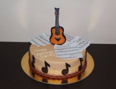 Торт - с гитарой и нотами