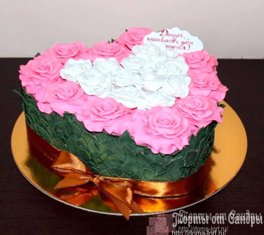 Торт - Розово-белое сердце из цветов