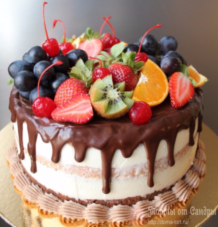 Торт -  С открытыми боками, шоколадными подтеками, ягодами и фруктами