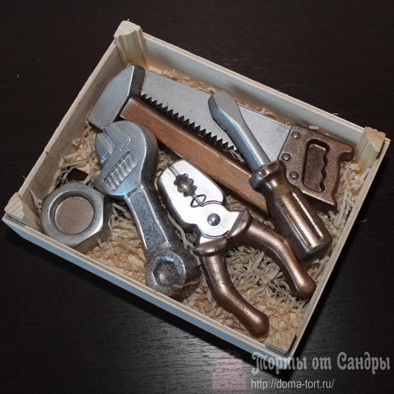 Набор шоколадных инструментов в деревянном ящике
